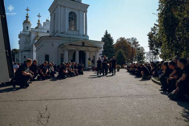 Полтавці провели в останню путь рятувальника Дмитра Цися_1