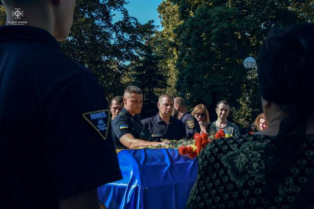 Полтавці провели в останню путь рятувальника Дмитра Цися_5