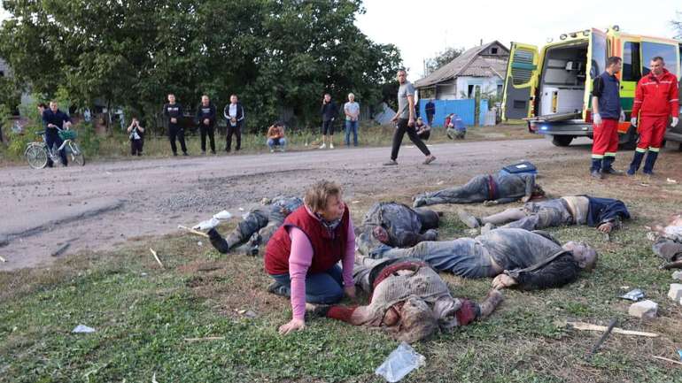 Окупанти вбили ракетним ударом 49 цивільних на Куп'янщині