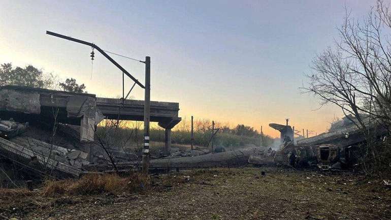 Стратегічний міст між Донецьком і Горлівкою втомився