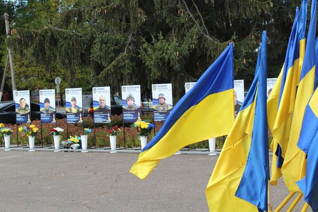 Алею Слави урочисто відкрили у Карлівці_1