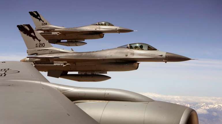 Наступного тижня українські пілоти розпочнуть навчання на F-16 в США