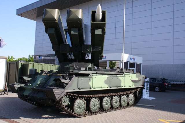 Пускова установка 2П25 з встановленими ТПК RIM-7 Sea Sparrow зі складу зенітно-ракетного комплексу Куб.