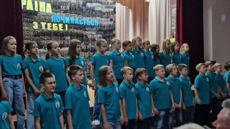 Доки чиновники грабують воюючу країну, діти збирають на дрони для ЗСУ