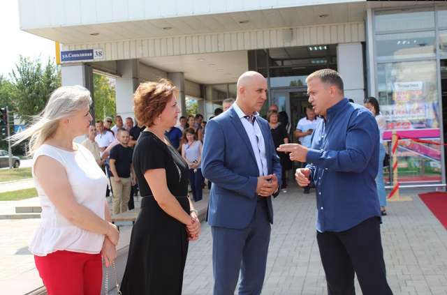 У 2019-му разом із міністром промисловостіі міністеркою соціальної політики угруповання «ДНР» Гальчук урочисто відкривав другий гіпермаркет «Галактика» у Донецьку