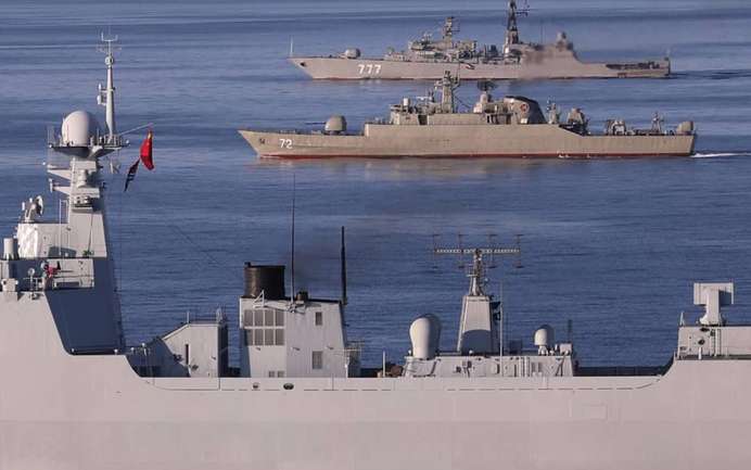 Китайські військові кораблі під час навчань