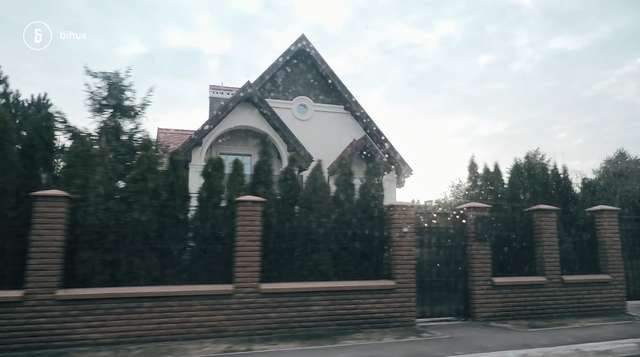 Дружина заступника голови Нацполіції має російське громадянство та родичів на росії_3