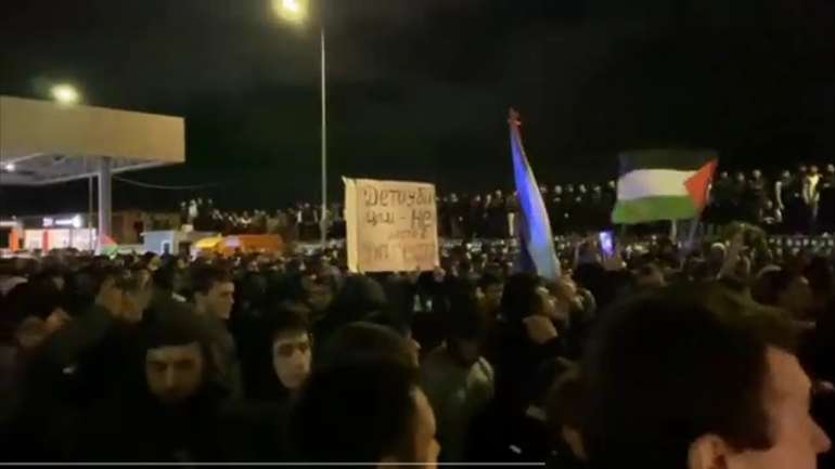 У Дагестані літак з Ізраїлю зустрічав розлючений натовп протестувальників