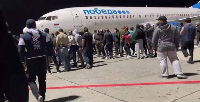 У Дагестані літак з Ізраїлю зустрічав розлючений натовп протестувальників_2