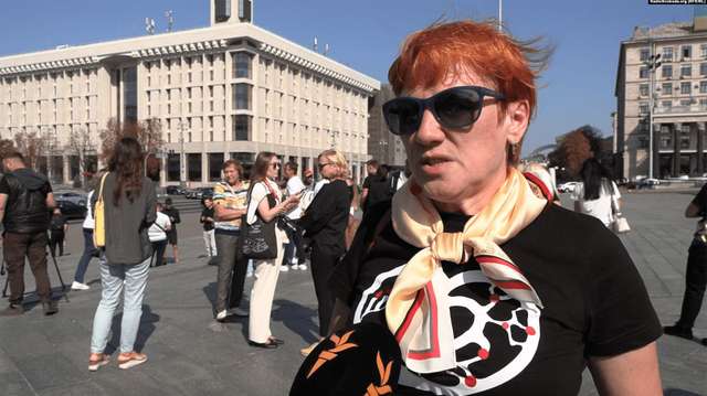 Віра Литвиненко, мати загиблого Владислава Литвиненка, голова організації родин загиблих захисників «Серце нАЗОВні» під час акції «Голоси полеглих Героїв» на майдані Незалежності у Києві. 26 вересня 2023 року