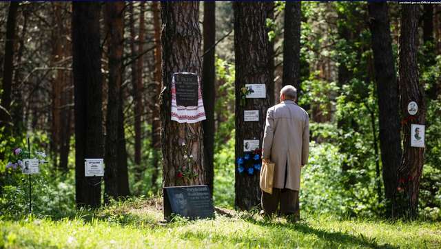 Територія Національного історико-меморіального заповідника «Биківнянські могили». Биківня, 19 травня 2019 року