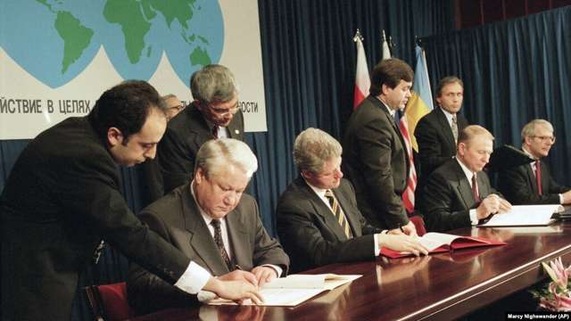 Як США змусили Україну відмовитися від ядерної зброї на вимогу росії_1