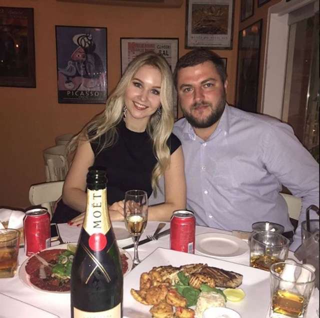 Офіцер розвідки Олексій Фролов із дружиною, висланий у 2022 році з Нідерландів