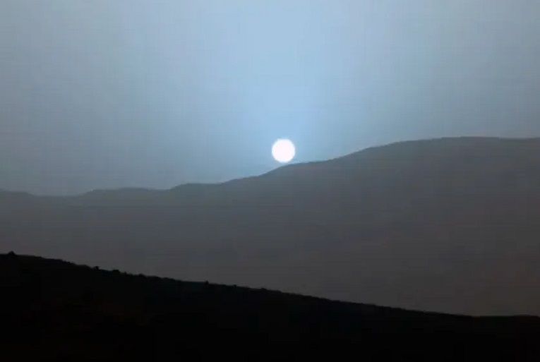 Чому на Марсі блакитні світанки?