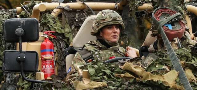 У камуфляжі на броні. Кейт Міддлтон вперше вийшла у світ з новим титулом_1