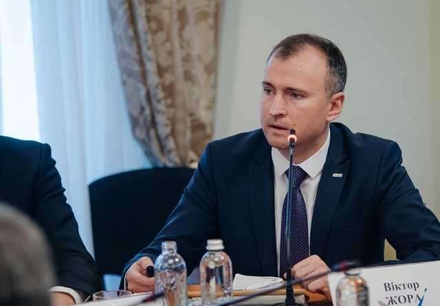 Віктор ЖОРА