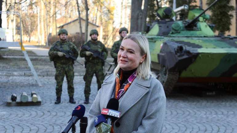 Міністерка оборони Чехії Яна Чернохова