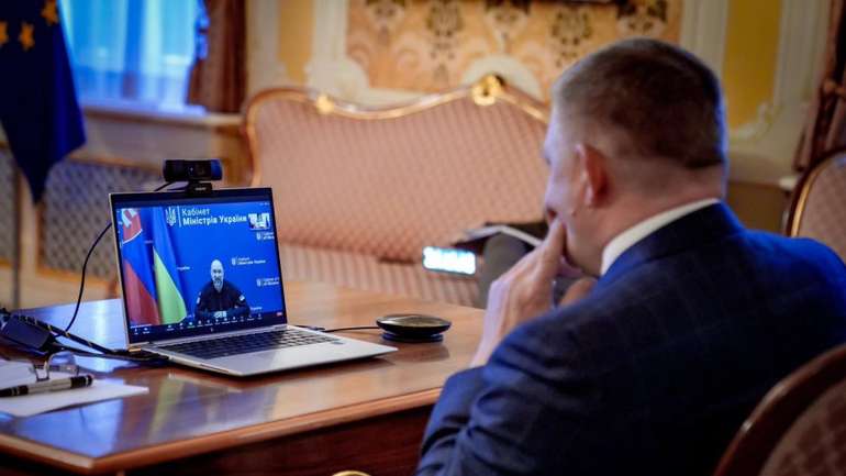 Прем’єр Словаччини відмовив Україні у постачанні зброї після розмови з Денисом Шмигалем