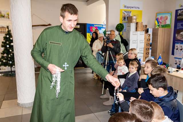 Нацгвардійці зробили свято для малечі з Маріуполя до дня Миколая_6