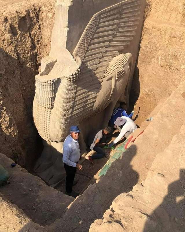 В Іраку розкопали величезну статую Ламассу_2