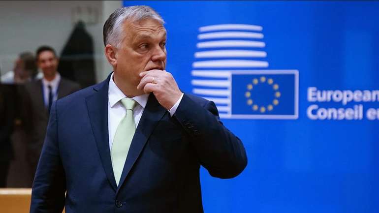 ЄС хоче позбавити Угорщину права голосу для розблокування допомоги Україні