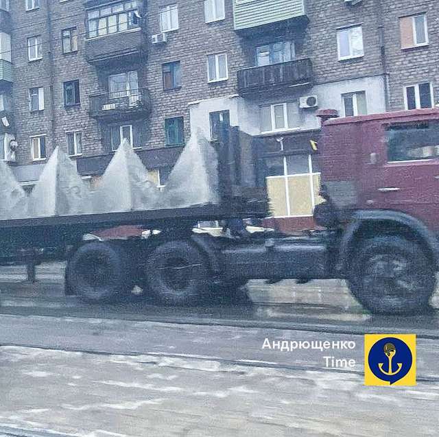 Окупанти перетворюють загарбані міста Півдня України на укріплені фортеці_3