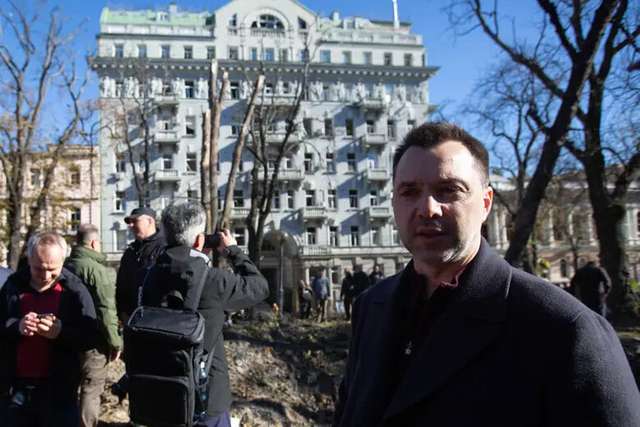 У тіні слуги олігархів: Єрмак проти українців_5