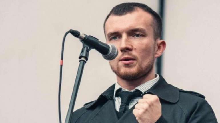 Борець із корупцією забарикадувався вдома, отримавши повістку