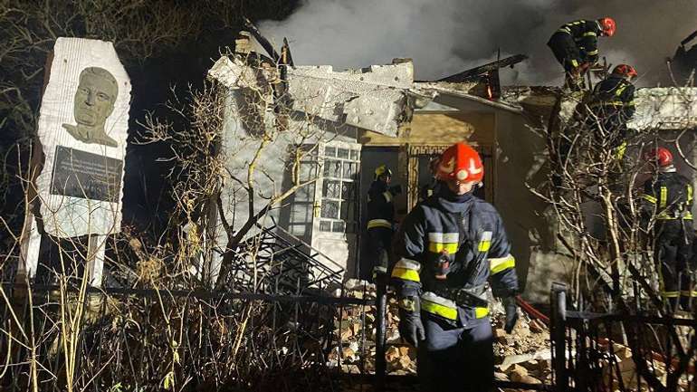 Російські загарбники знищили музей командувача УПА Шухевича