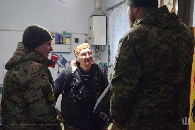 «Волонтери на броньованих конях» завітали з подарунками до прифронтових сіл на Сході_7