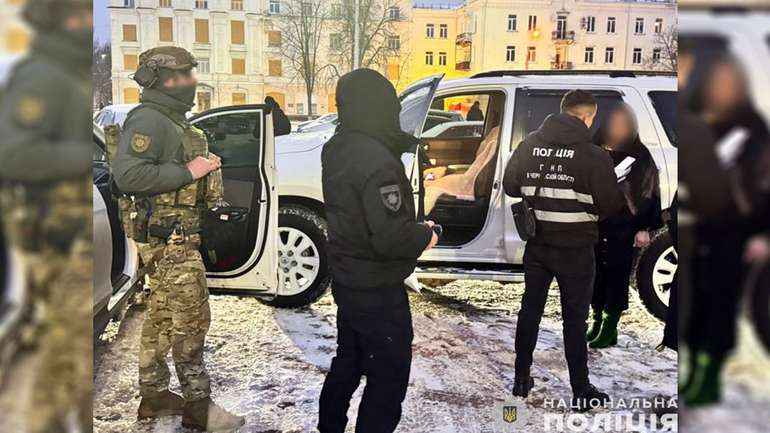 На Чернігівщині затримали адвоката, яка допомогала ухилянтам