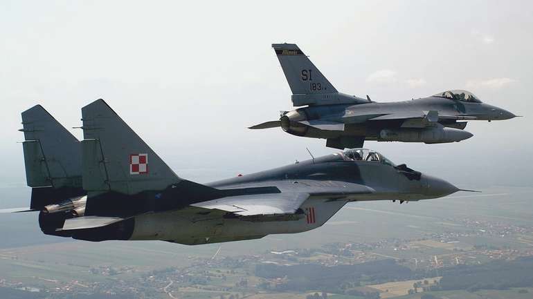 Під час ранкових обстрілів України у небо були підняті винищувачі  F-16