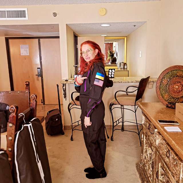 Уродженка Одеси полетить у космос на кораблі Virgin Galactic_3