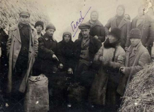 Повсталі українські селяни Наддніпрянщини (осінь 1930 року)