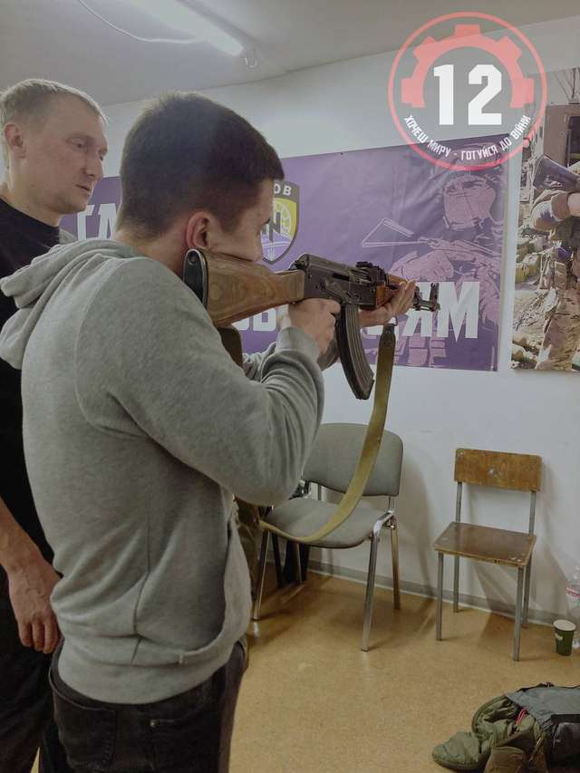 У Кременчуці фронтовики вчать містян давати відсіч окупантам_1