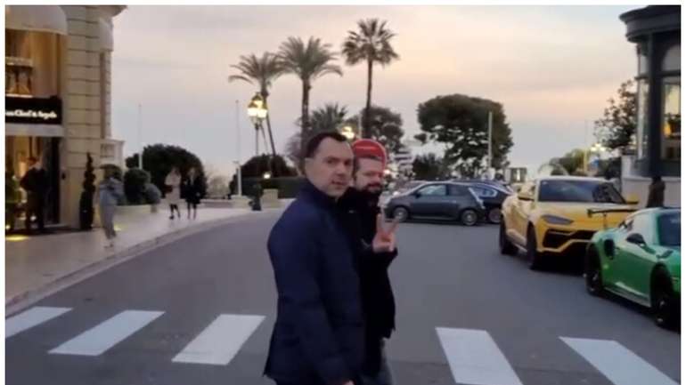 Ухилянт Арестович перебрався з США до Франції