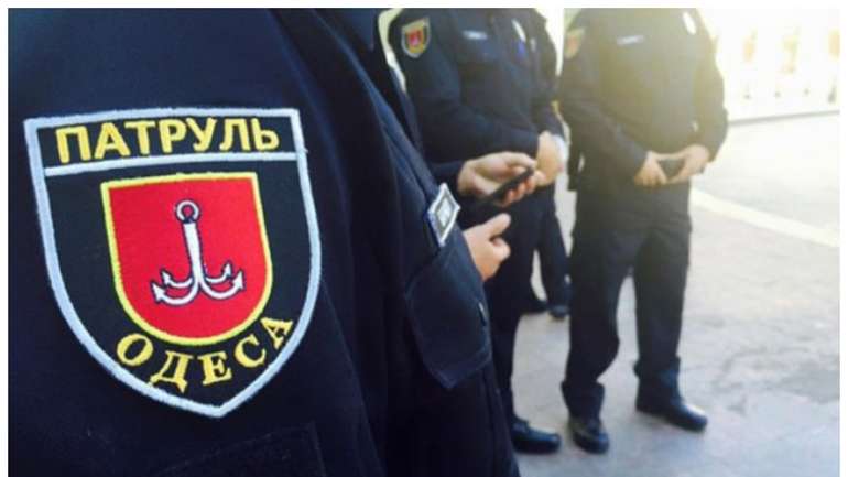 В Одесі поліцейські зайнялися груповим сексом з правопорушницями