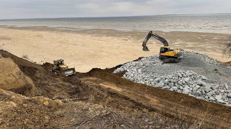 У Кременчуцькому районі укріплюють береги водосховища