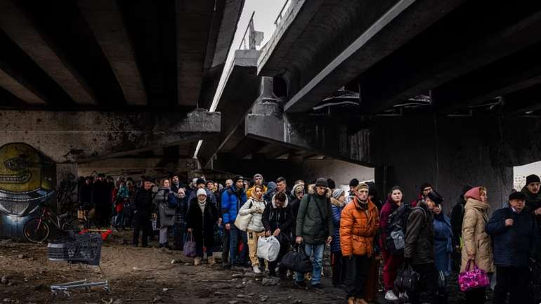 Понад 14 мільйонів українців вимушено покинули свої домівки через війну