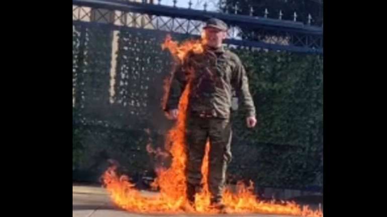 Помер летун ВПС США, який підпалив себе перед ізраїльським посольством