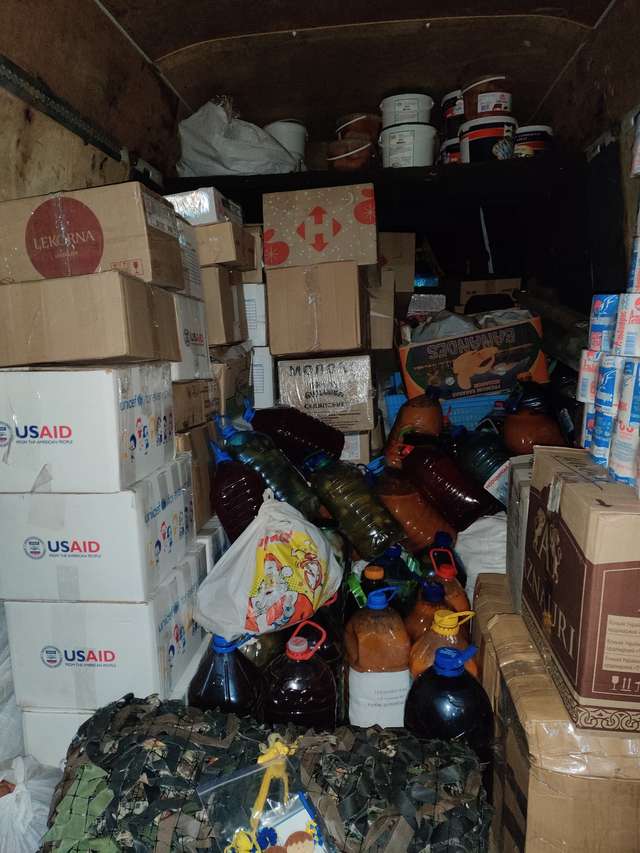 Мешканці Градизька передали гумвантаж нашим захисникам_1