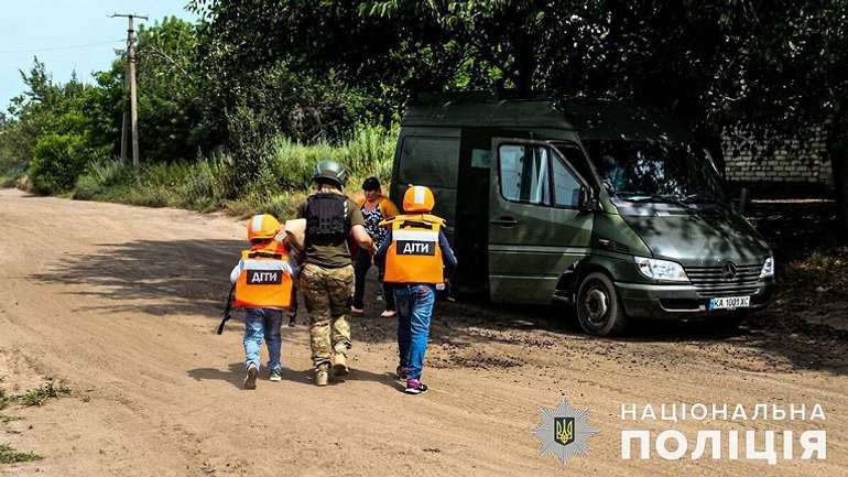 Запорізькі «ждуни» тримають у неволі понад 1000 дітлахів