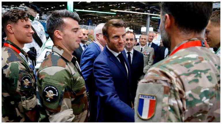 Макрон готує війська для відправки в Україну