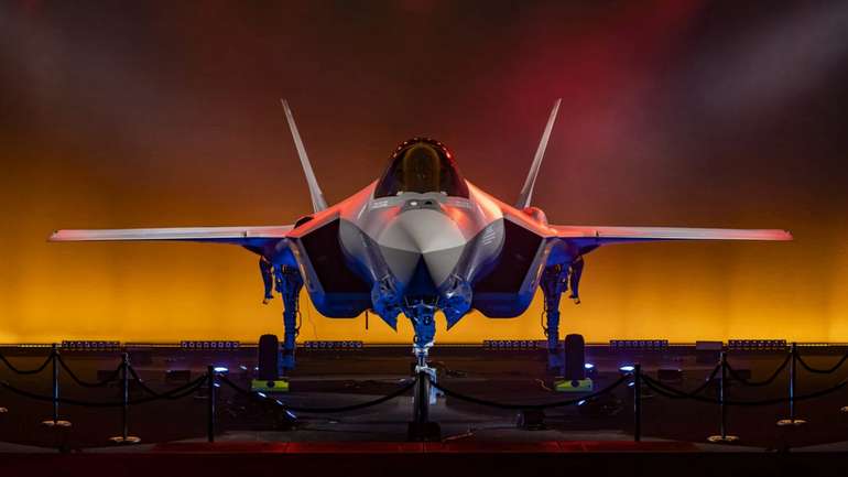Новітній винищувач США F-35A сертифікували для використання ядерної зброї