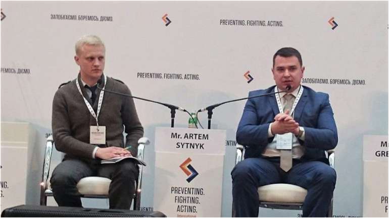 Під рубрикою «Топаз, дай команду».