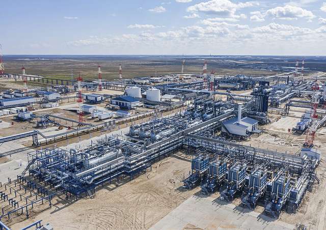 Українські дрони атакували нафтопереробний завод в Рязані_1