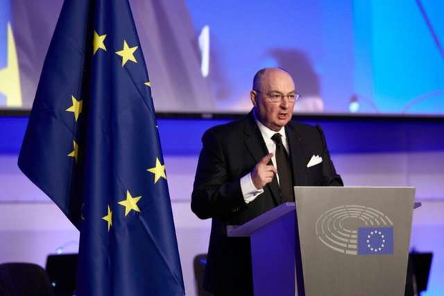 Євросоюз хоче зняти санкції з корумпованого друга путіна_20