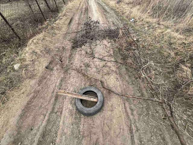 Нова «оборона» Гадяча: асфальту нема, так хоч барикади звели_1