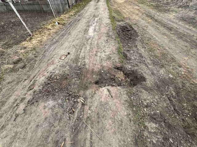 Нова «оборона» Гадяча: асфальту нема, так хоч барикади звели_5