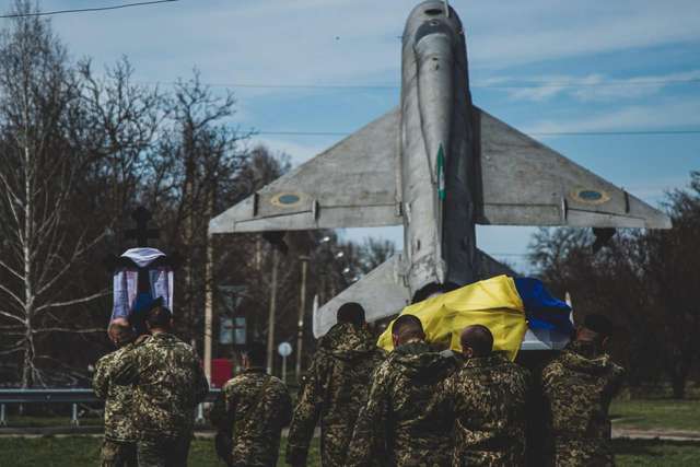 Миргород провів в останню дорогу бойового пілота Дмитра Фішера_1